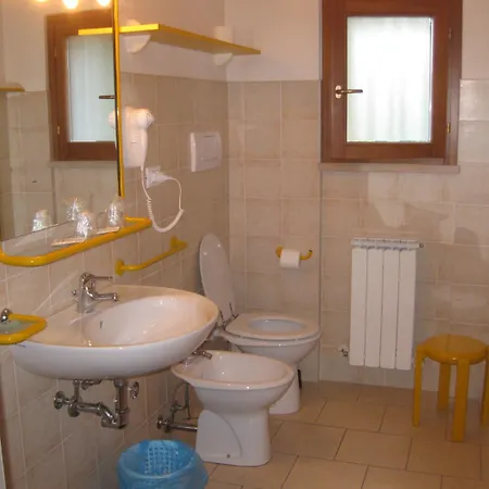 فندق مبيت وإفطار Country House-b&b-appartamenti Ai Cipressi 3*