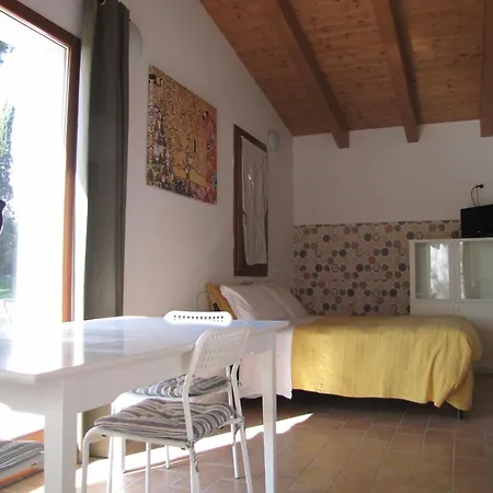 Country House-b&b-appartamenti Ai Cipressi Bed and breakfast