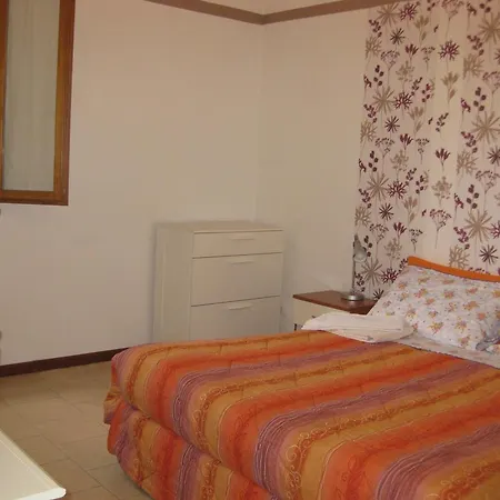 Country House-b&b-appartamenti Ai Cipressi فندق مبيت وإفطار أوربينو