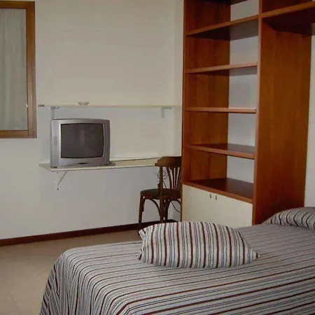 ベッド・アンド・ブレックファスト Country House-b&b-appartamenti Ai Cipressi ウルビーノ